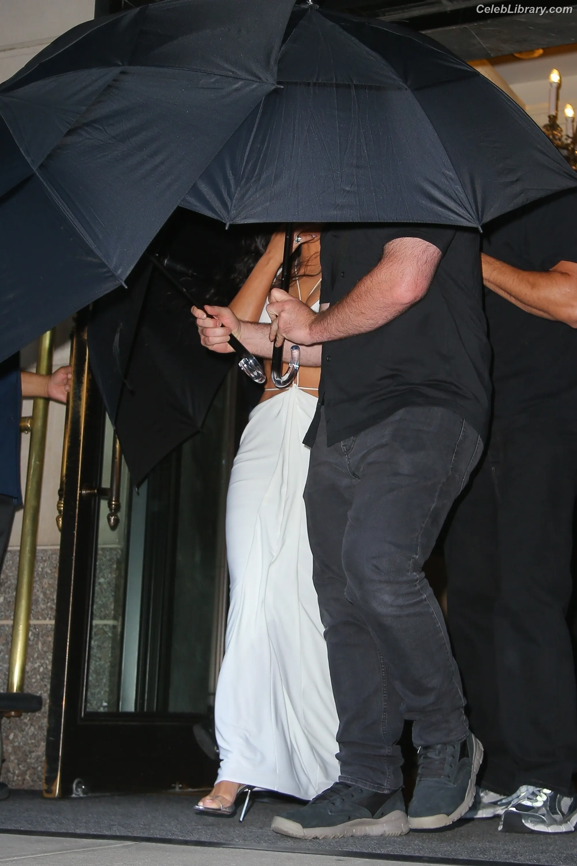 Kim Kardashian photo 7 of 4169