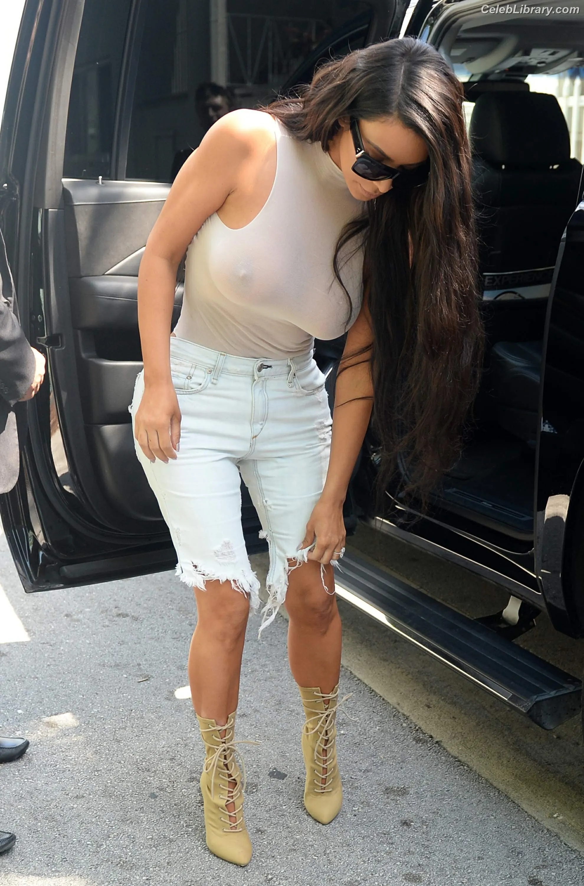 Kim Kardashian photo 4 of 4169