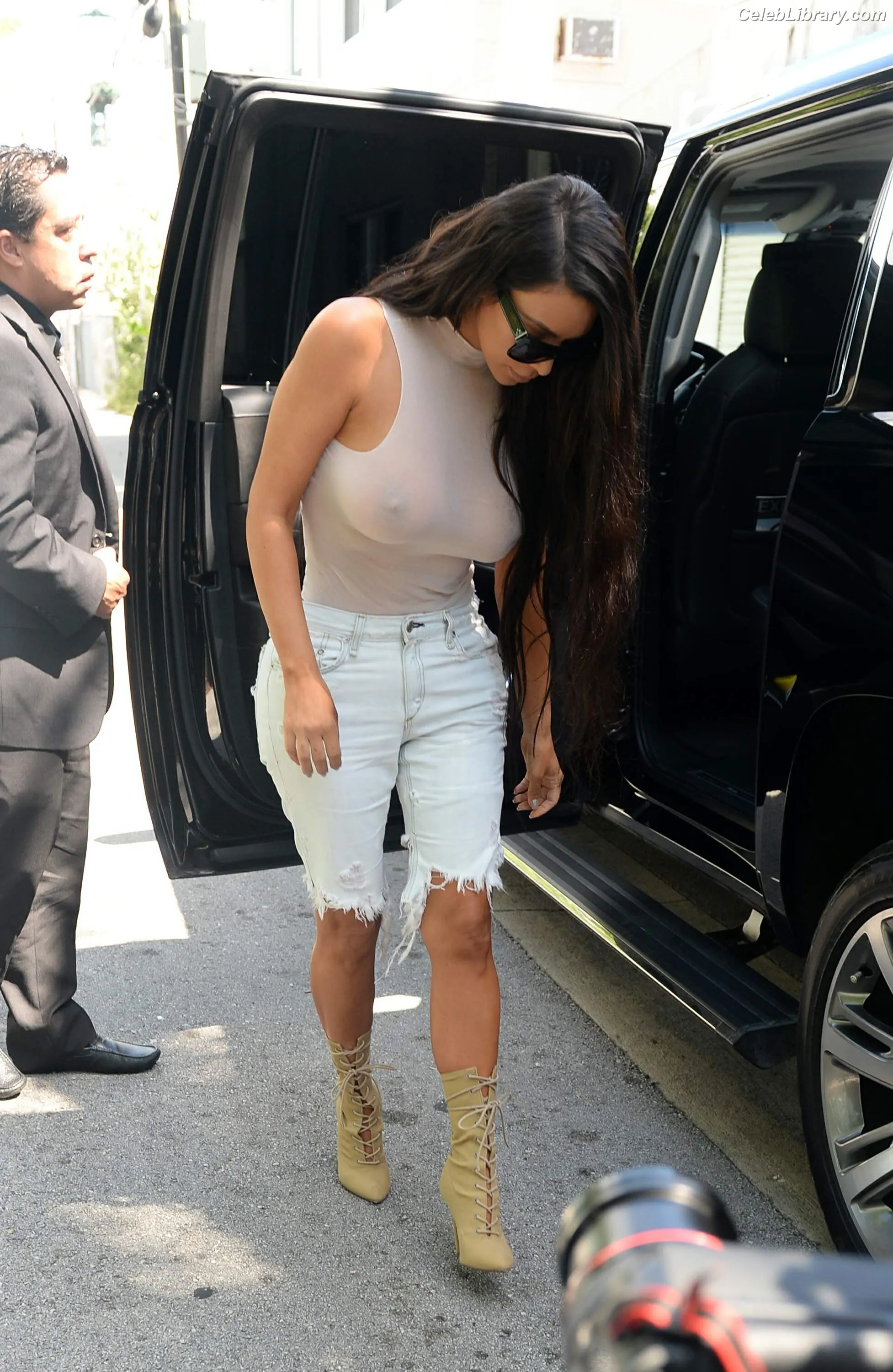 Kim Kardashian photo 6 of 4169