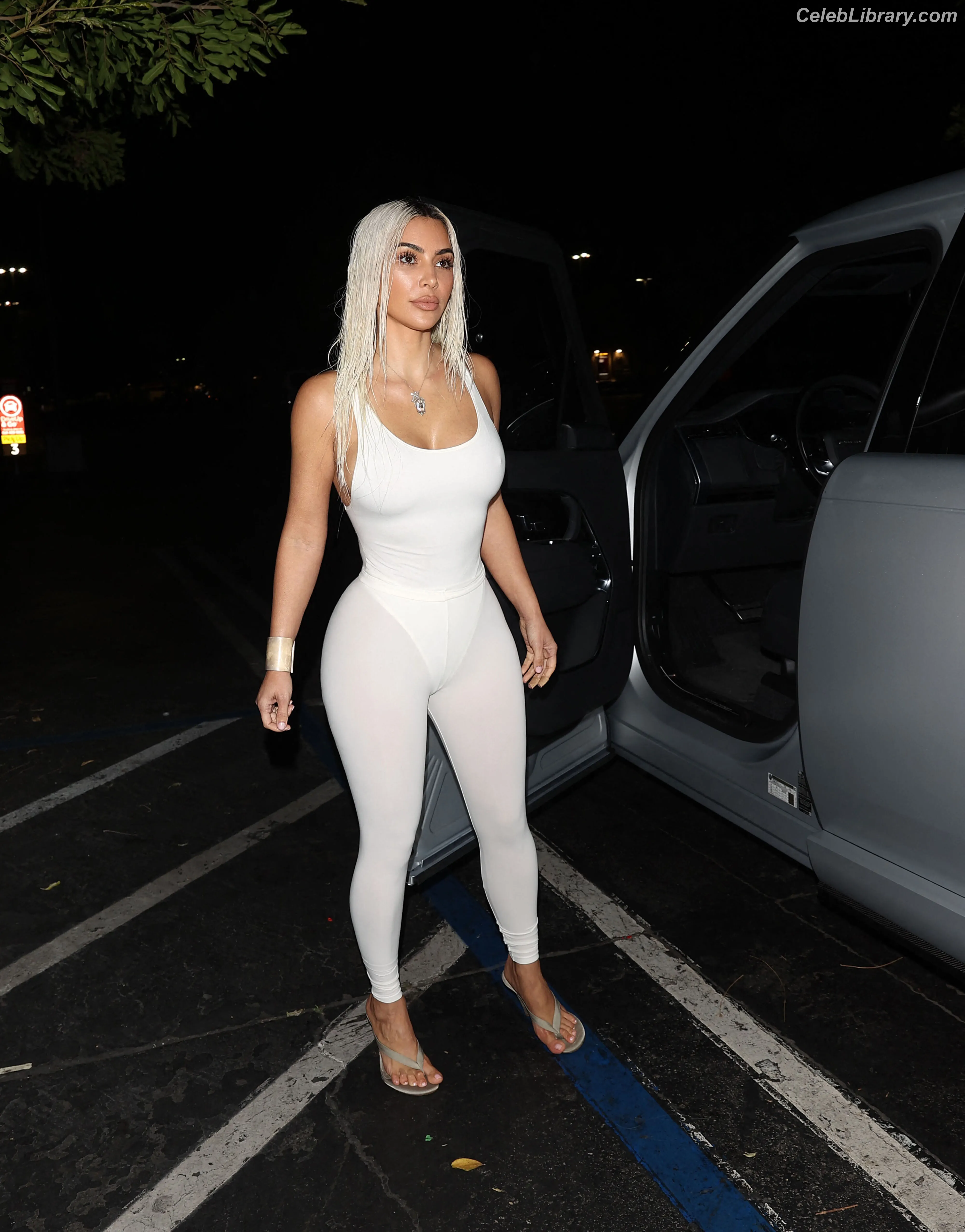 Kim Kardashian photo 15 of 4169