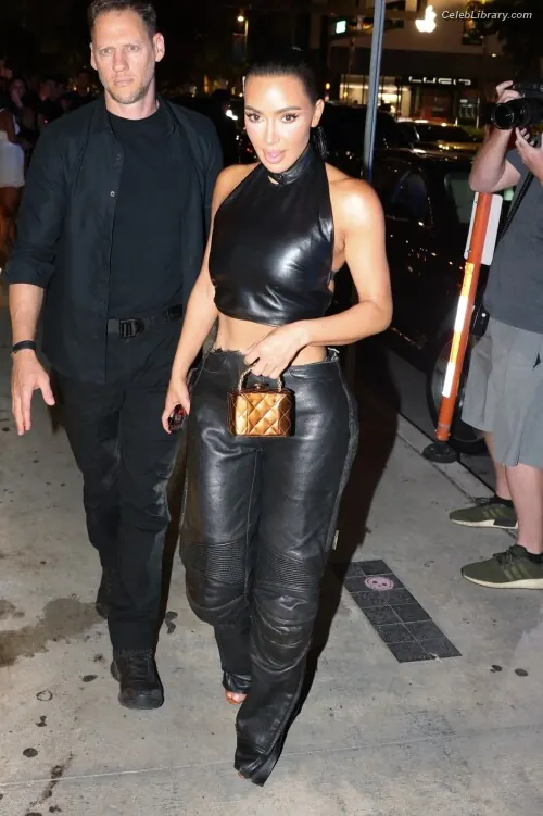 Kim Kardashian photo 16 of 4169