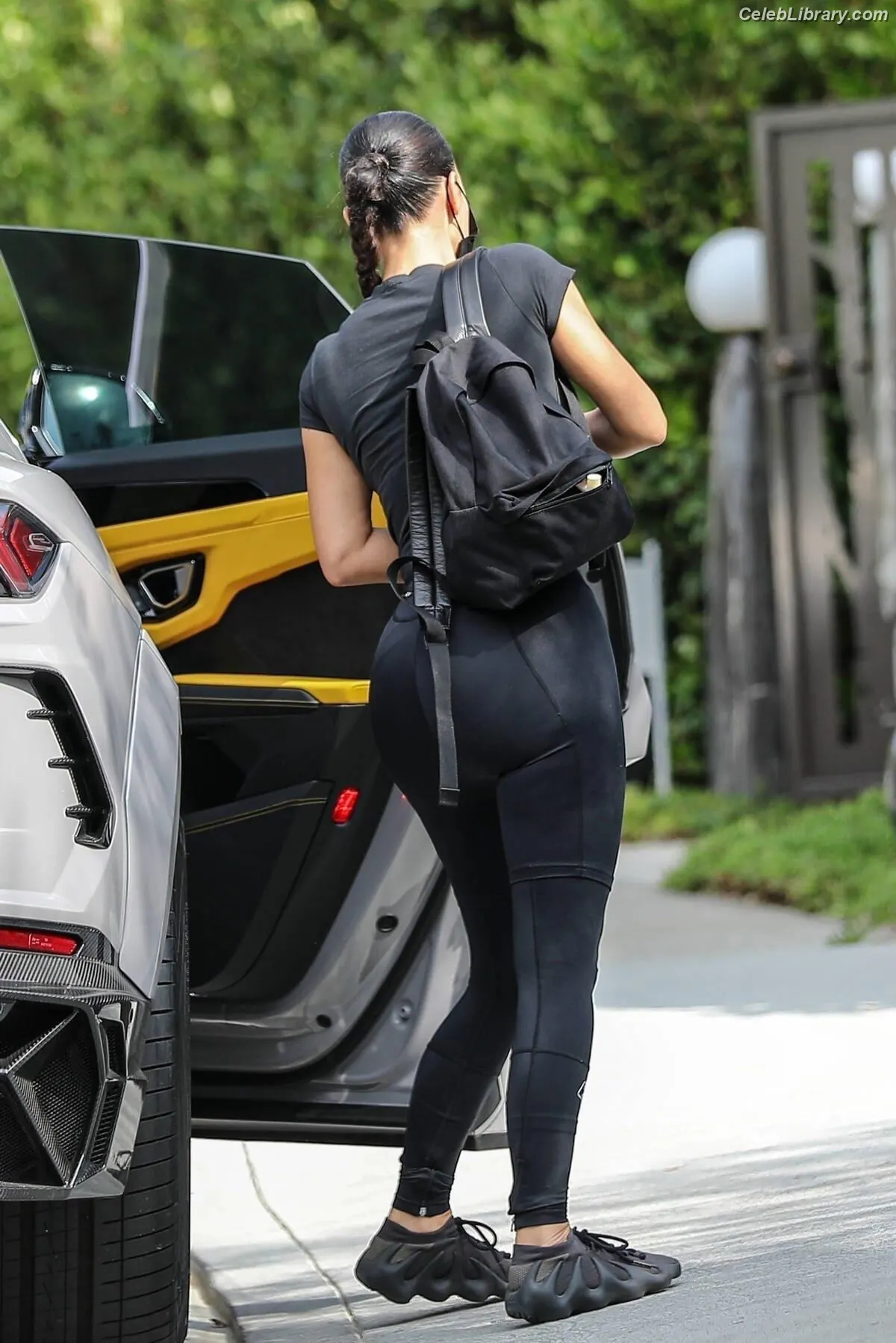 Kim Kardashian photo 16 of 4169
