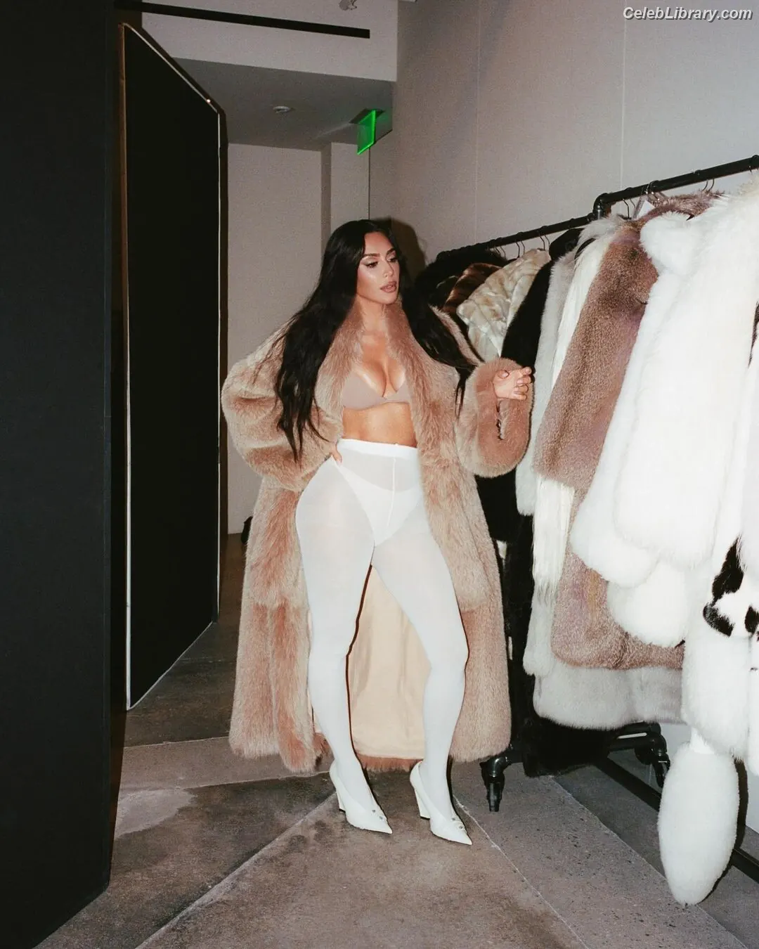 Kim Kardashian photo 19 of 4169