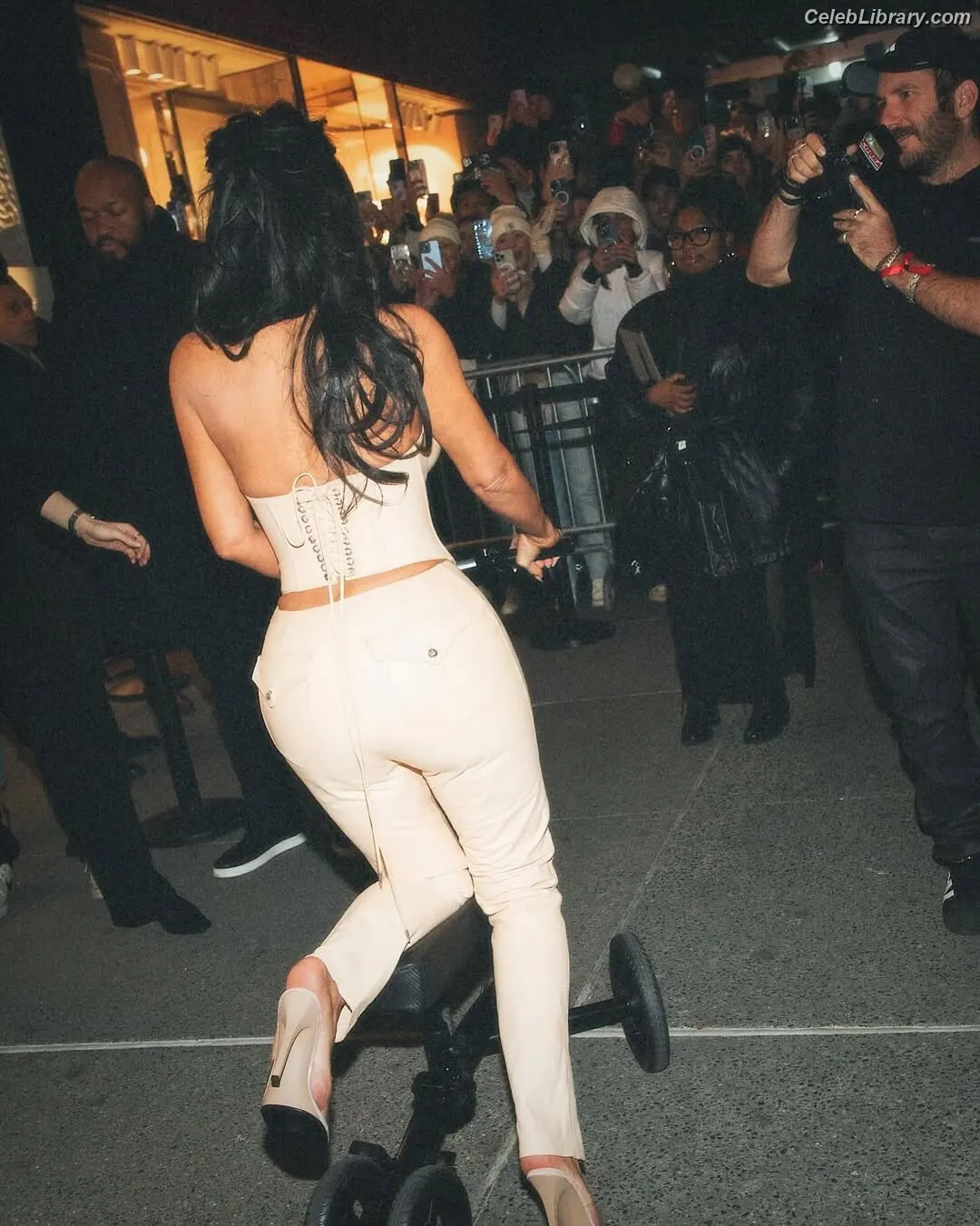 Kim Kardashian photo 5 of 4169