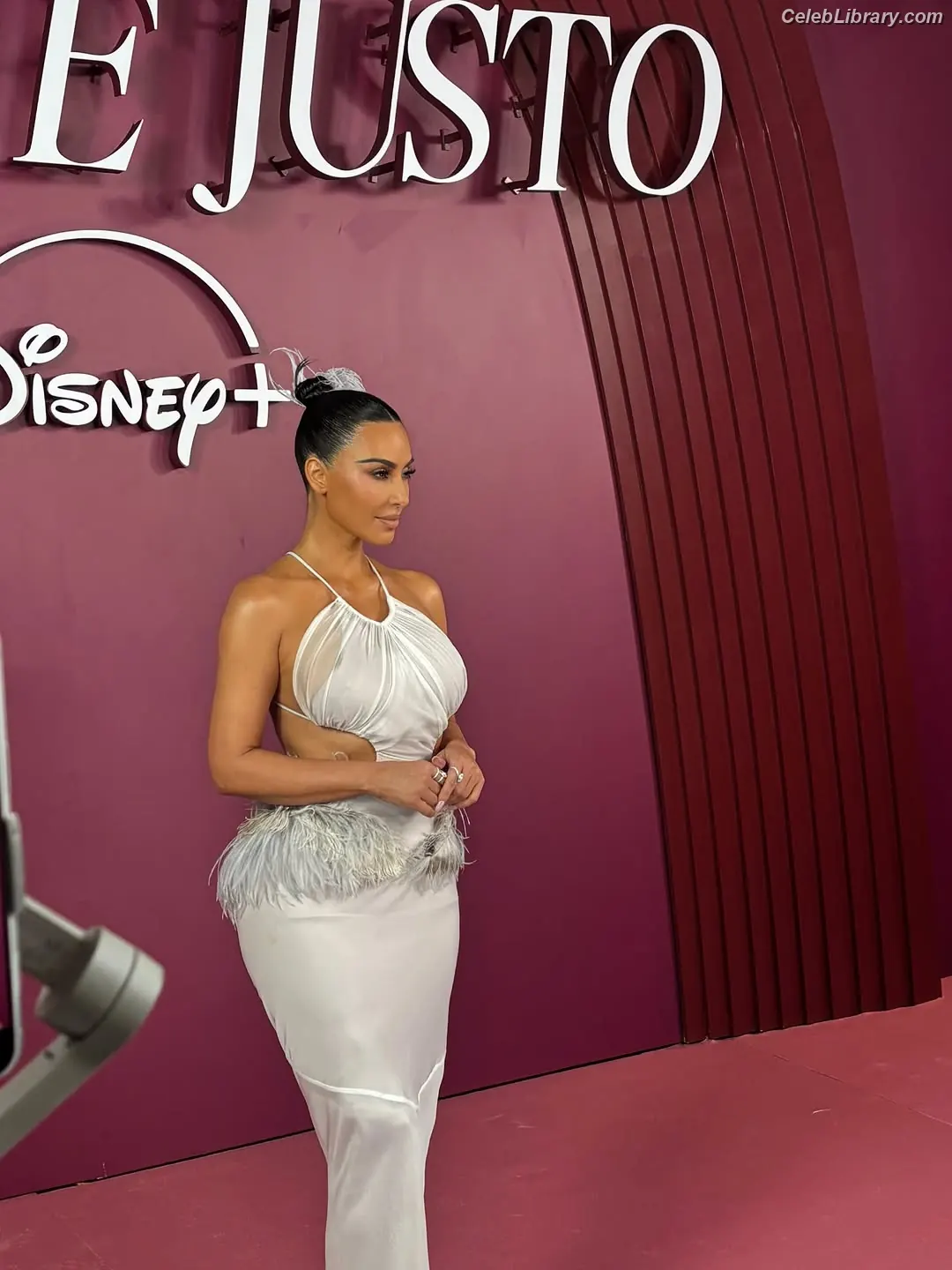 Kim Kardashian photo 20 of 4169