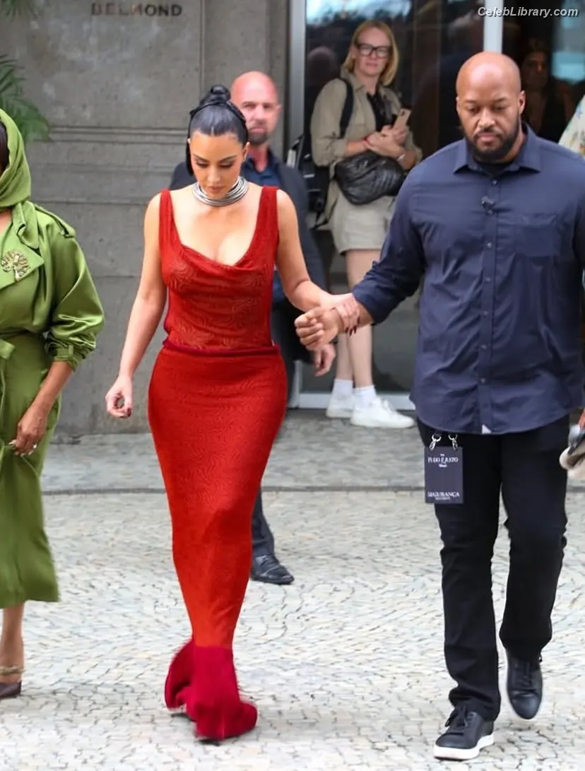 Kim Kardashian photo 4 of 4169