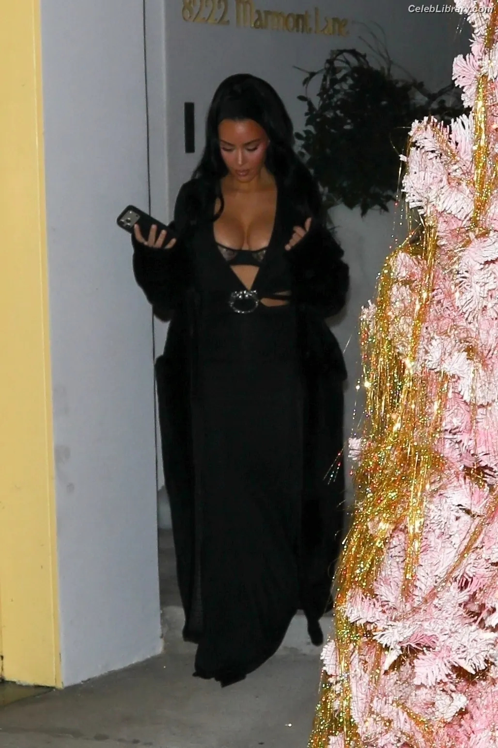 Kim Kardashian photo 5 of 4169