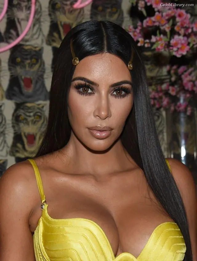 Kim Kardashian photo 18 of 4169