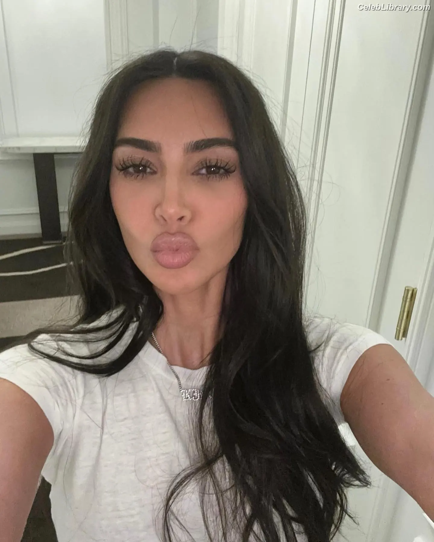 Kim Kardashian photo 22 of 4169