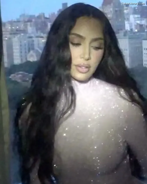 Kim Kardashian photo 2 of 4169