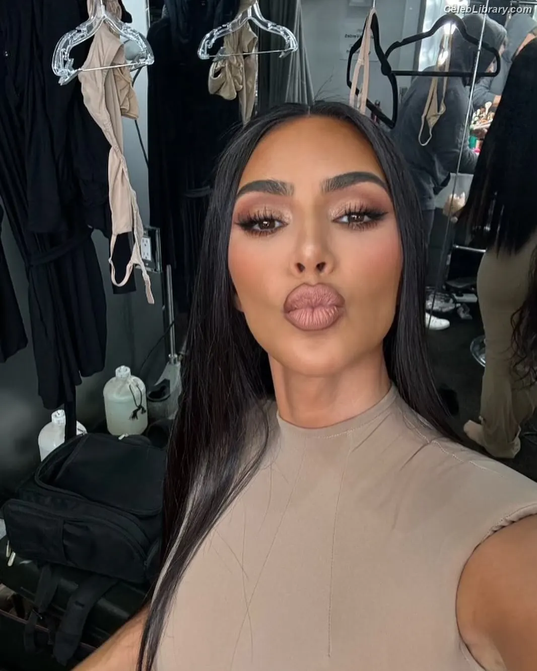 Kim Kardashian photo 19 of 4169