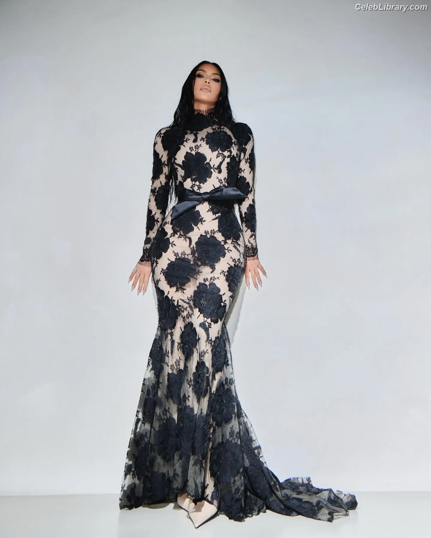 Kim Kardashian photo 21 of 4169