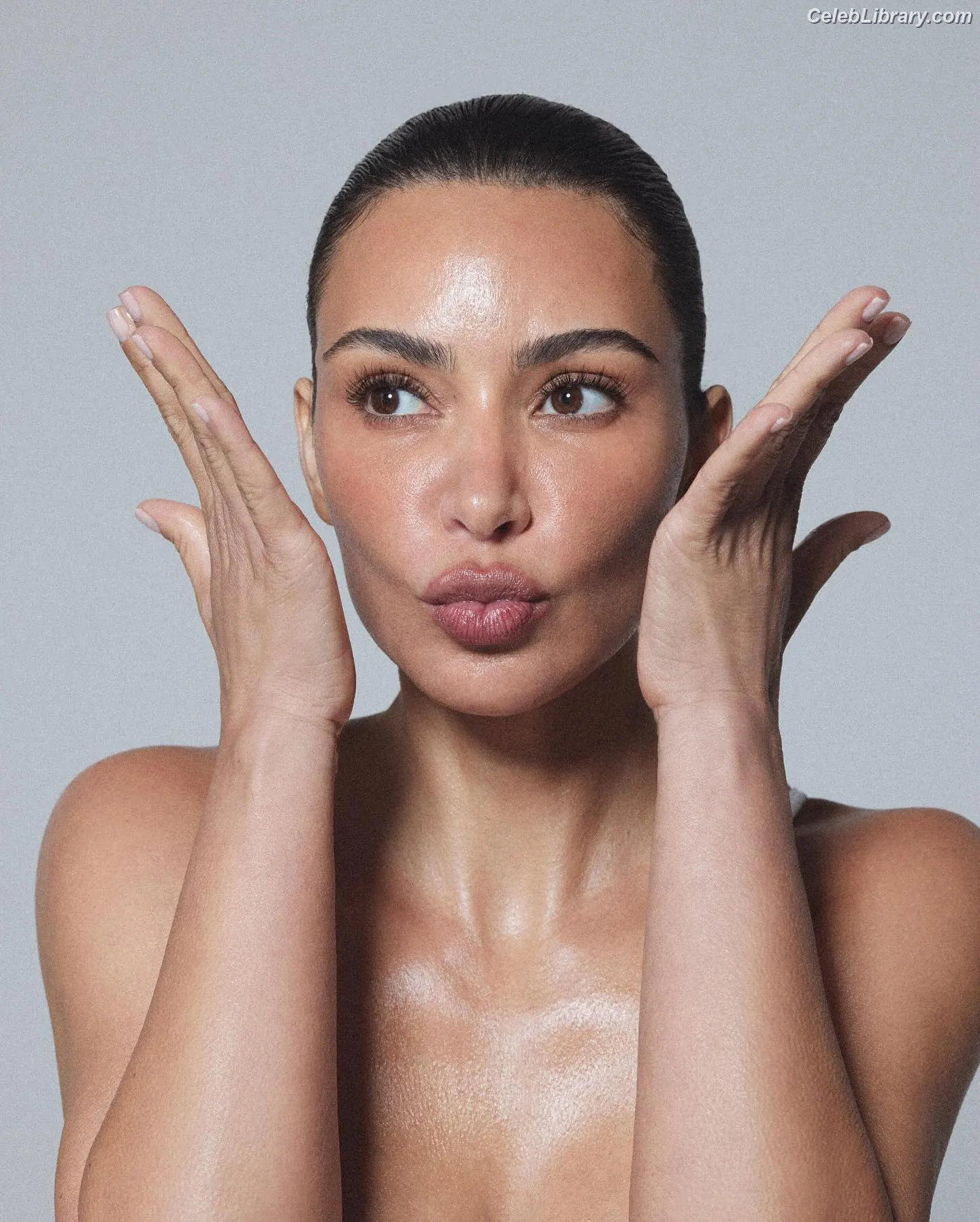 Kim Kardashian photo 10 of 4169