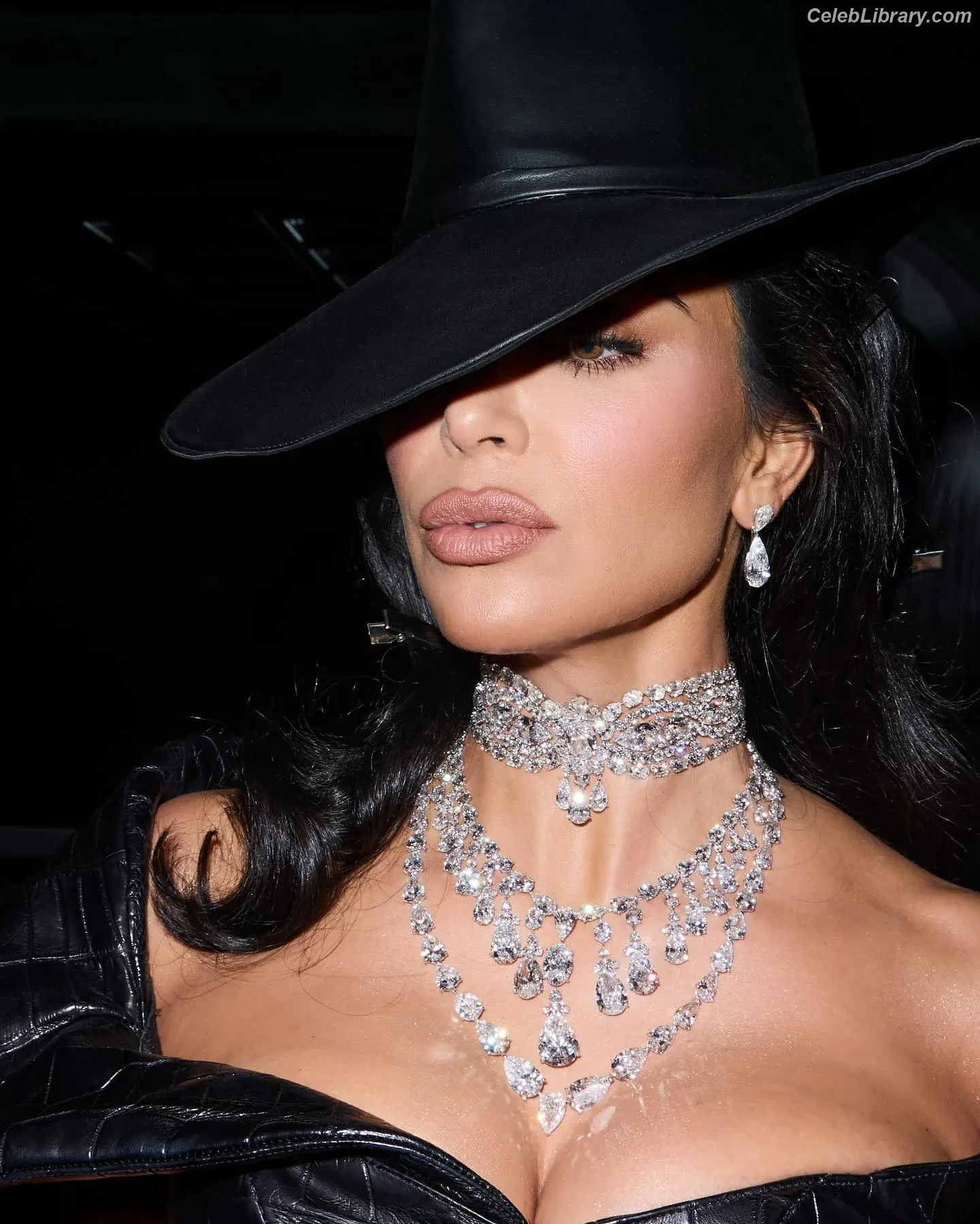Kim Kardashian photo 16 of 4169