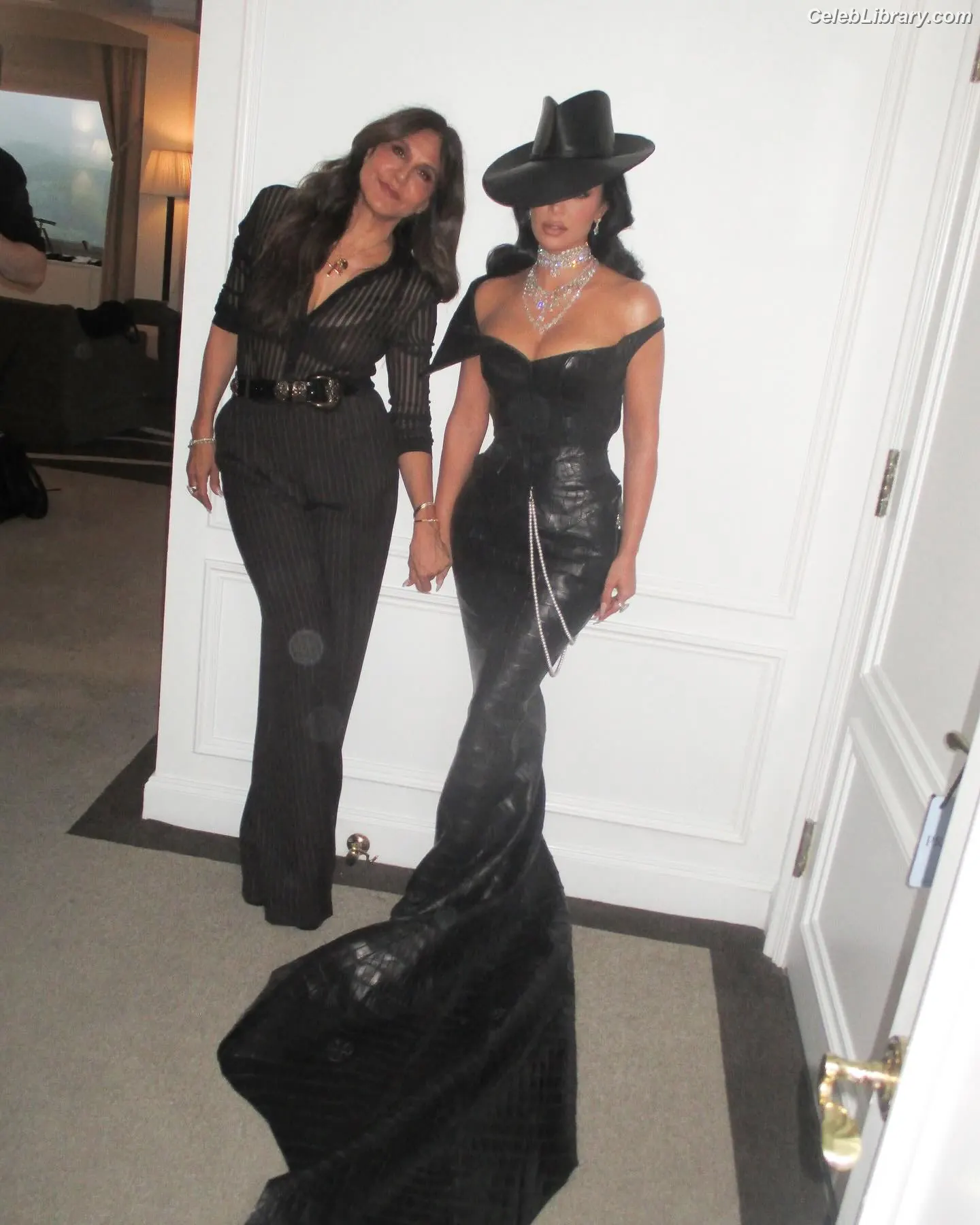 Kim Kardashian photo 22 of 4169