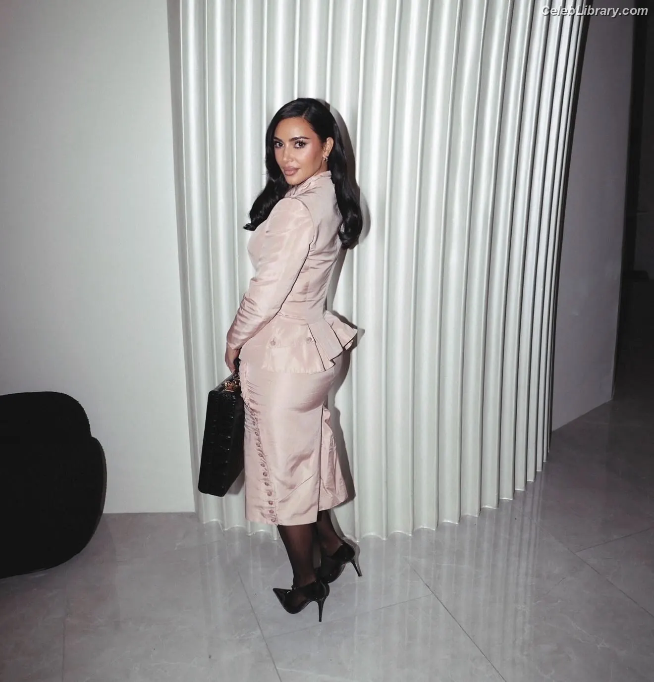 Kim Kardashian photo 11 of 4169