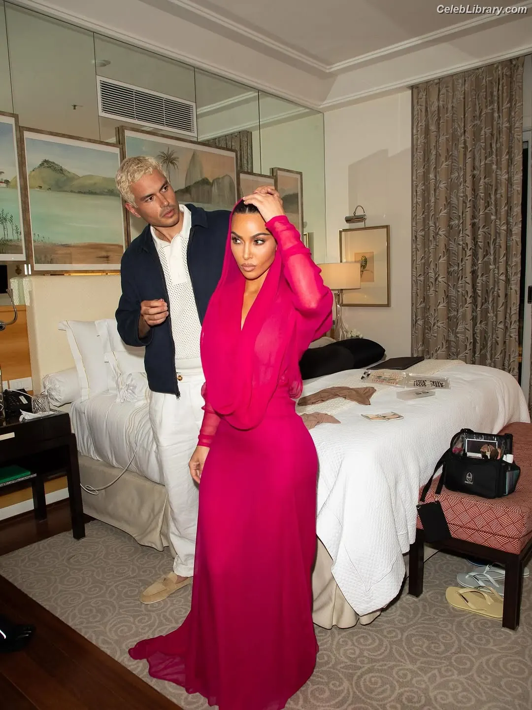 Kim Kardashian photo 1 of 4169