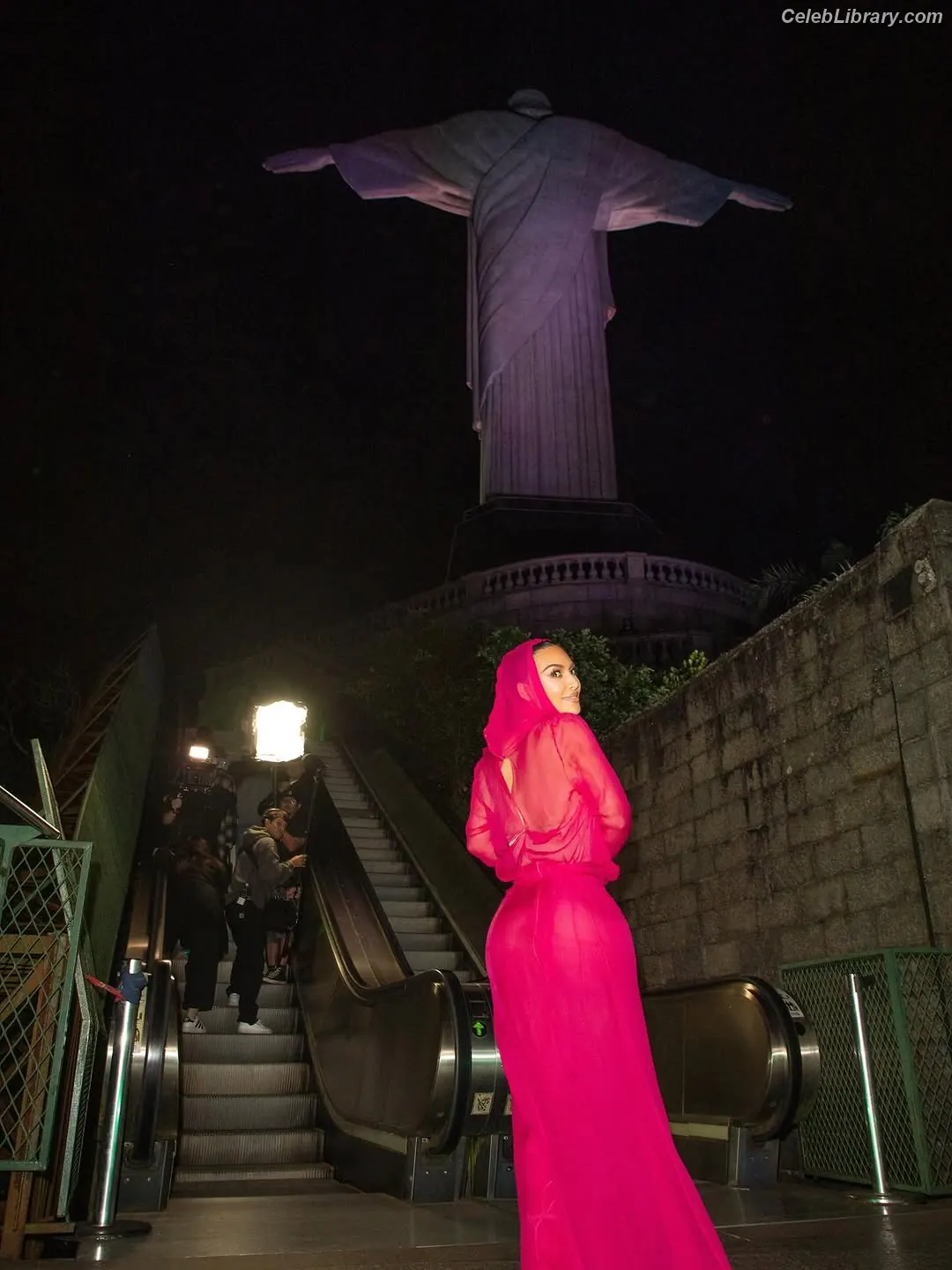 Kim Kardashian photo 3 of 4169