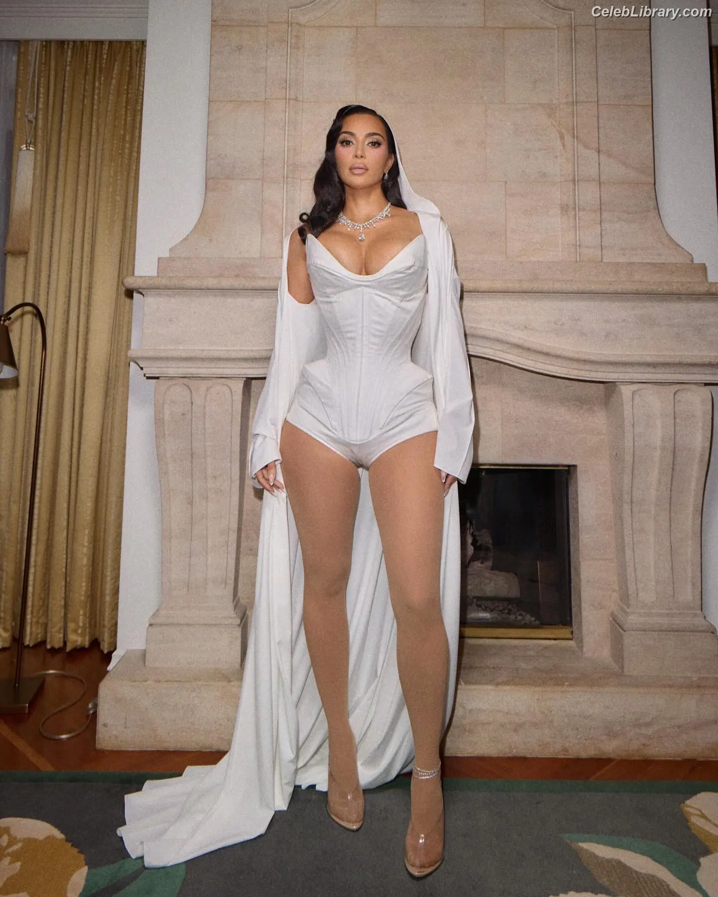 Kim Kardashian photo 24 of 4169