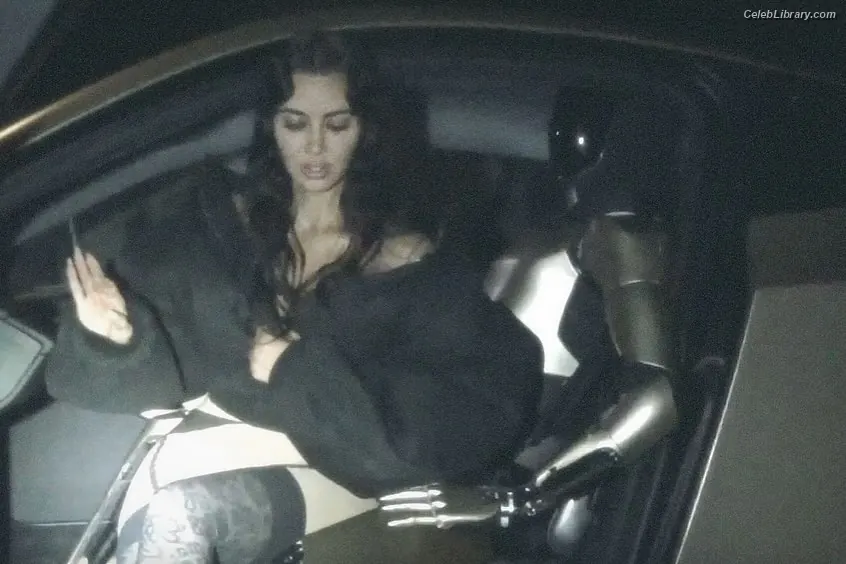 Kim Kardashian photo 22 of 4169