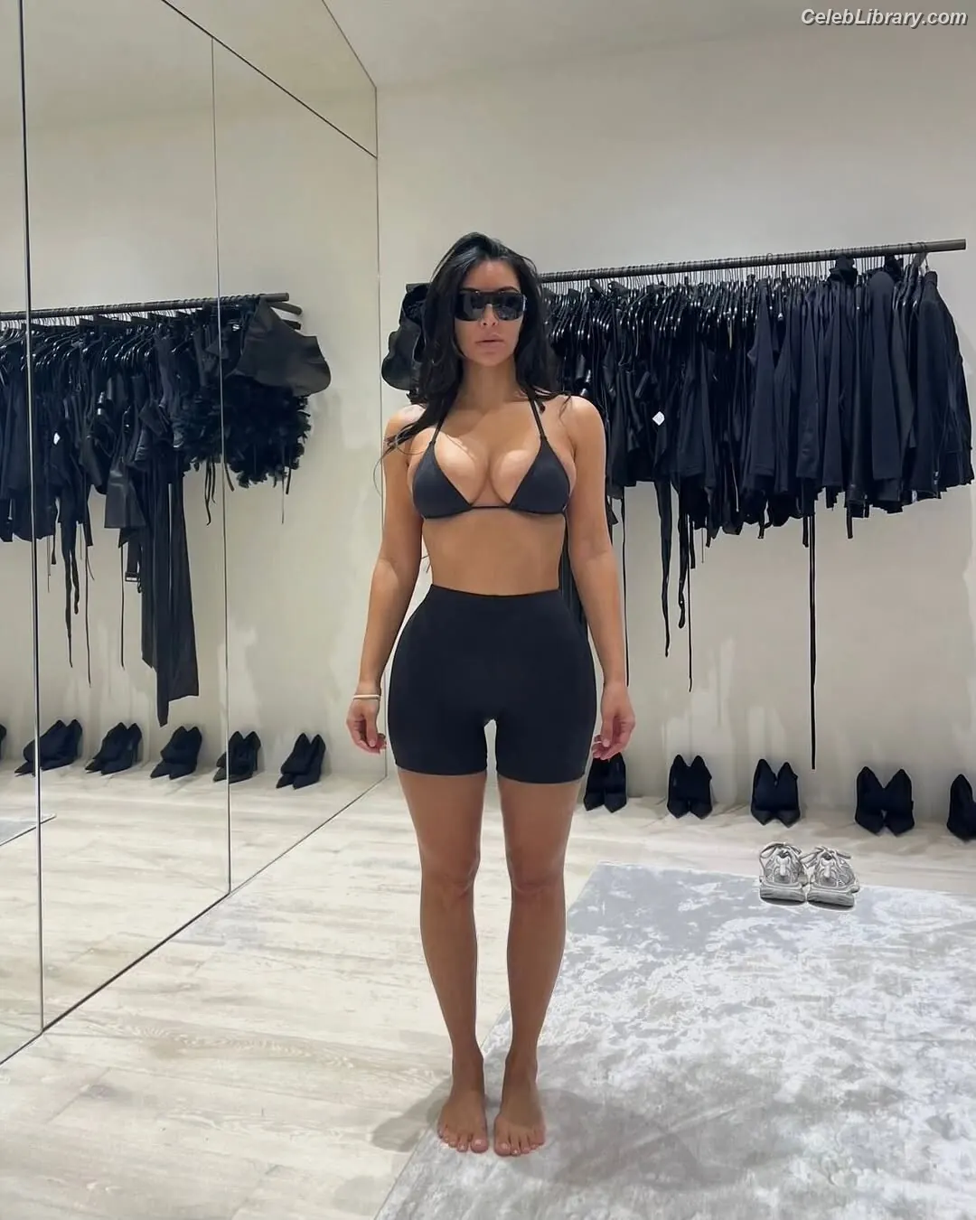 Kim Kardashian photo 19 of 4169