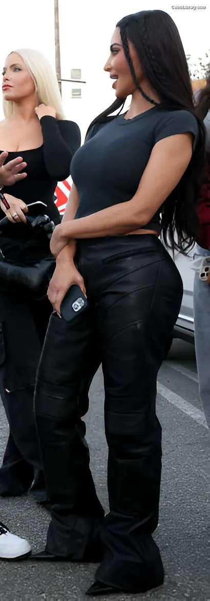 Kim Kardashian photo 3 of 4169
