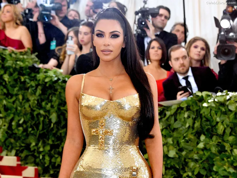 Kim Kardashian photo 1 of 4170