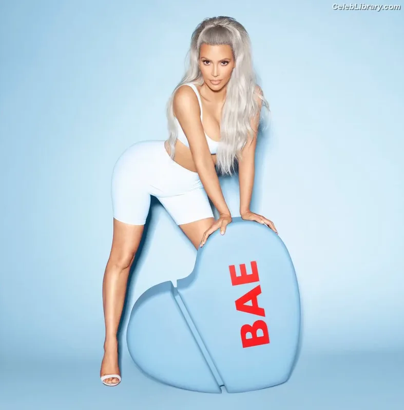 Kim Kardashian photo 5 of 4170