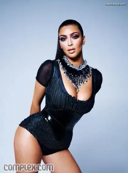 Kim Kardashian photo 11 of 4170