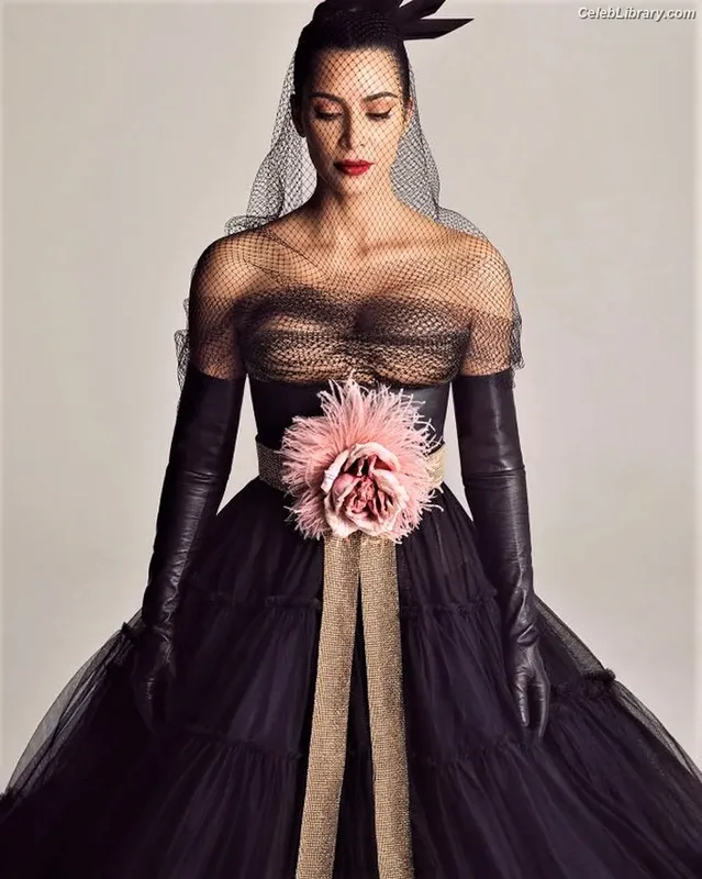 Kim Kardashian photo 23 of 4170