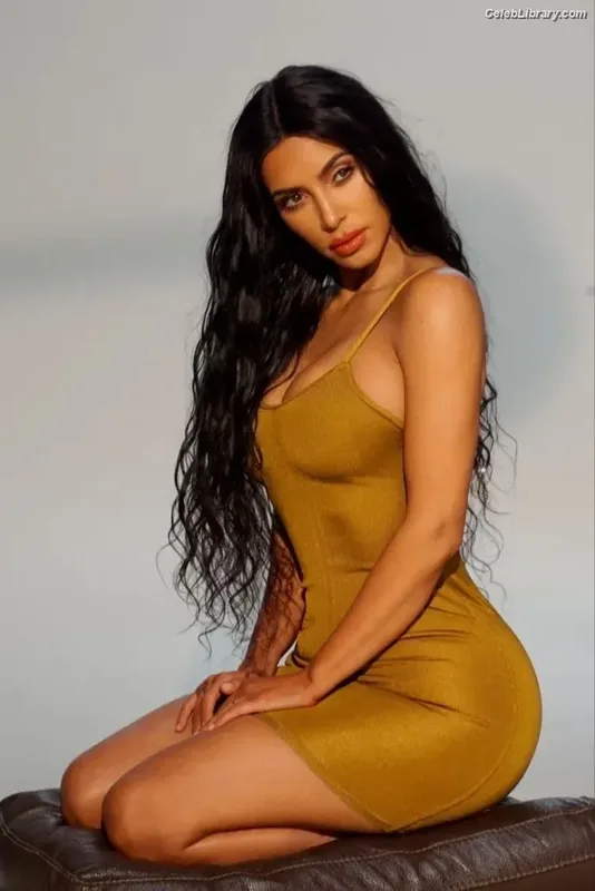Kim Kardashian photo 24 of 4170