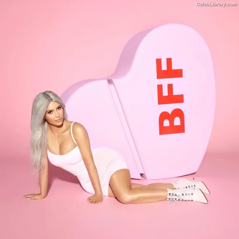 Kim Kardashian photo 11 of 4170