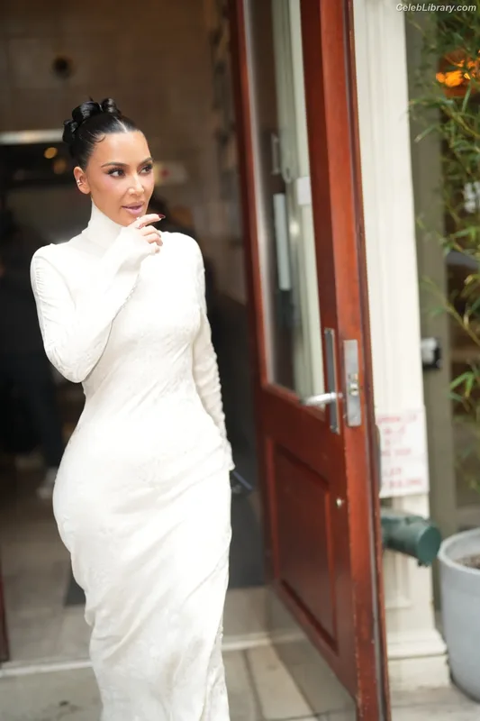 Kim Kardashian photo 19 of 4170