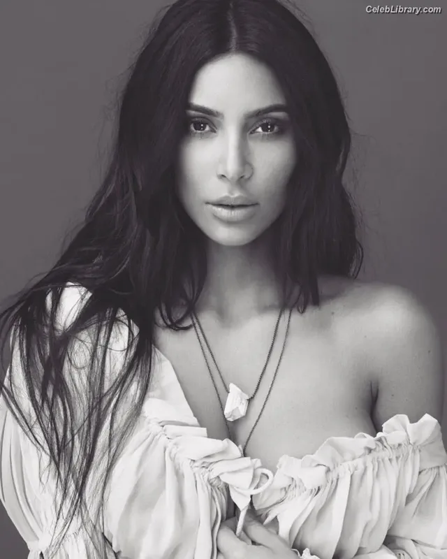 Kim Kardashian photo 21 of 4170