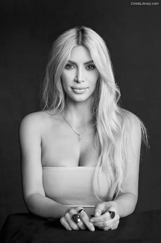 Kim Kardashian photo 23 of 4170