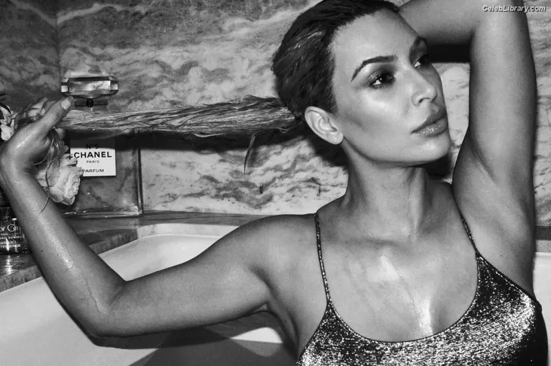Kim Kardashian photo 24 of 4170