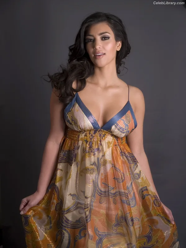 Kim Kardashian photo 16 of 4170