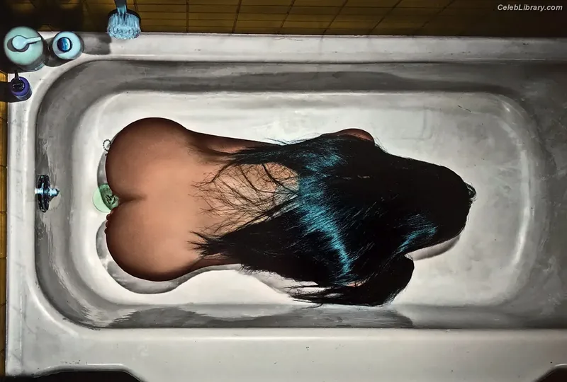 Kim Kardashian photo 23 of 4170
