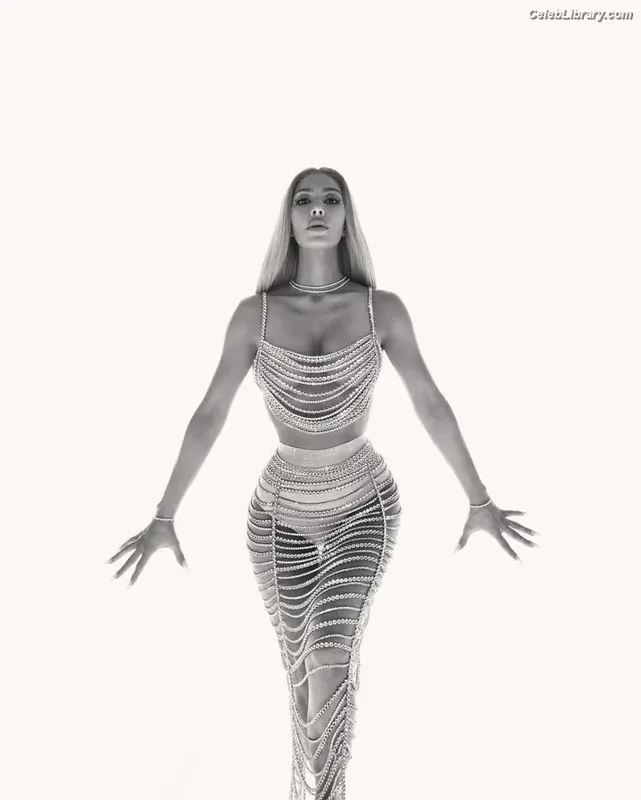 Kim Kardashian photo 5 of 4170