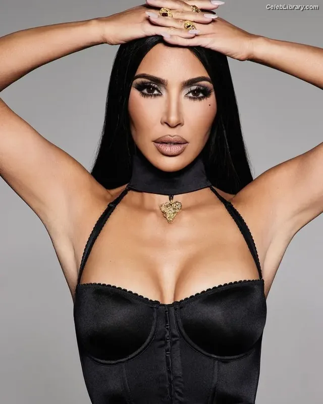 Kim Kardashian photo 6 of 4170