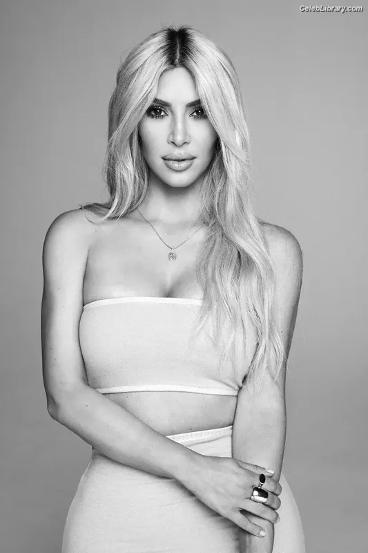 Kim Kardashian photo 15 of 4170