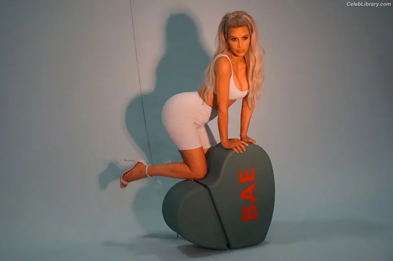 Kim Kardashian photo 24 of 4170
