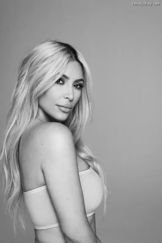 Kim Kardashian photo 7 of 4170