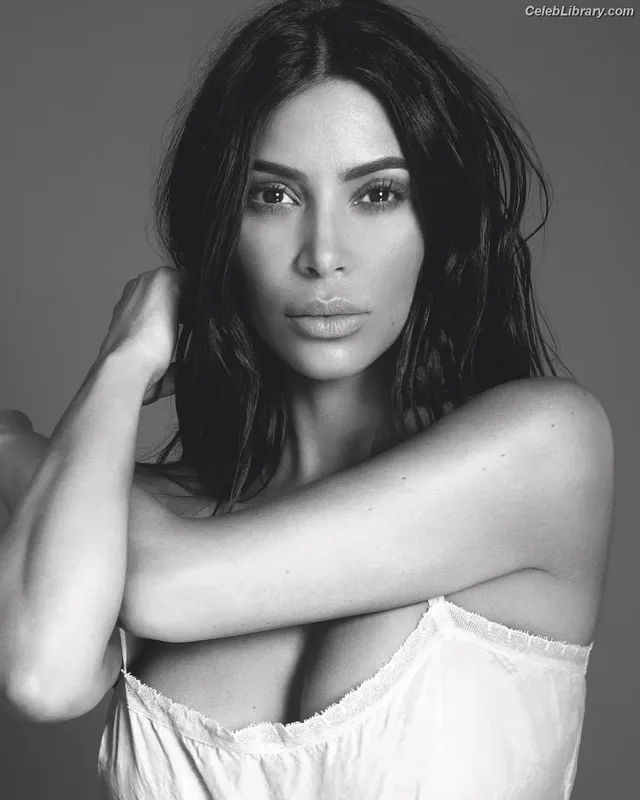 Kim Kardashian photo 9 of 4170