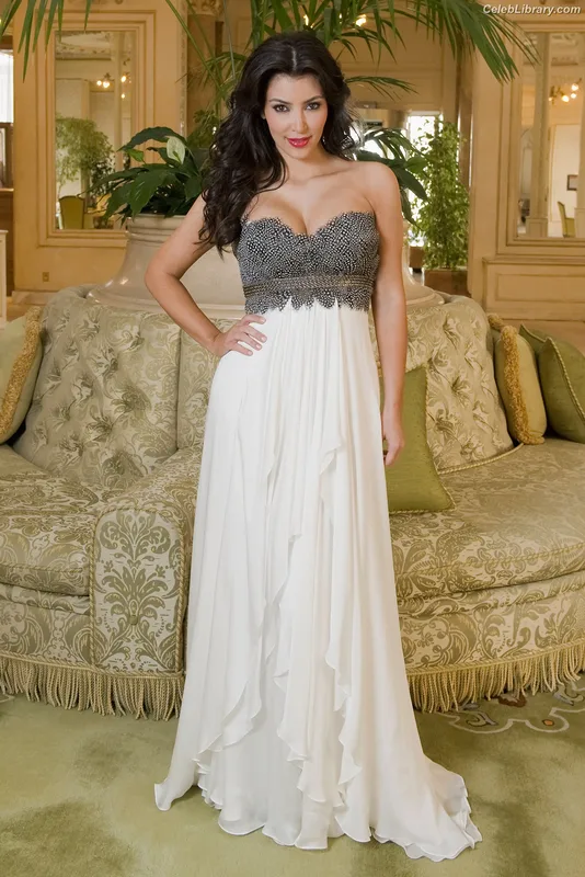 Kim Kardashian photo 11 of 4170