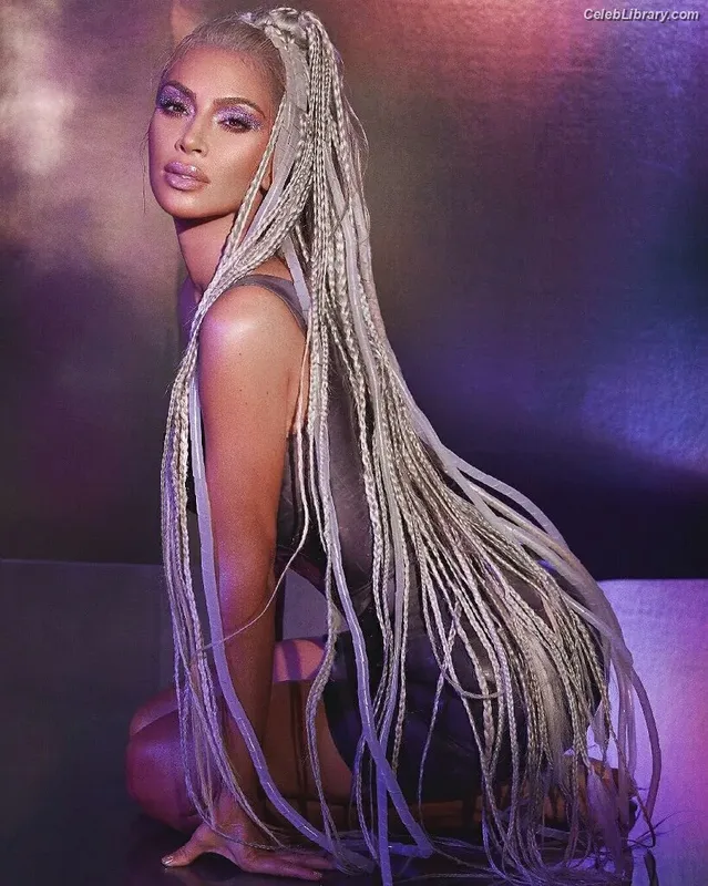 Kim Kardashian photo 1 of 4170
