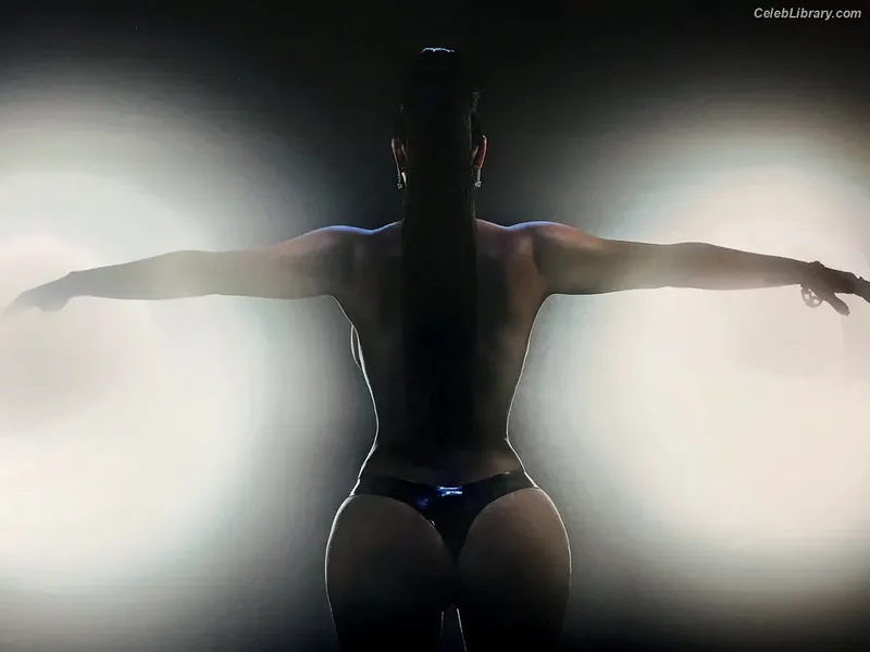 Kim Kardashian photo 2 of 4170