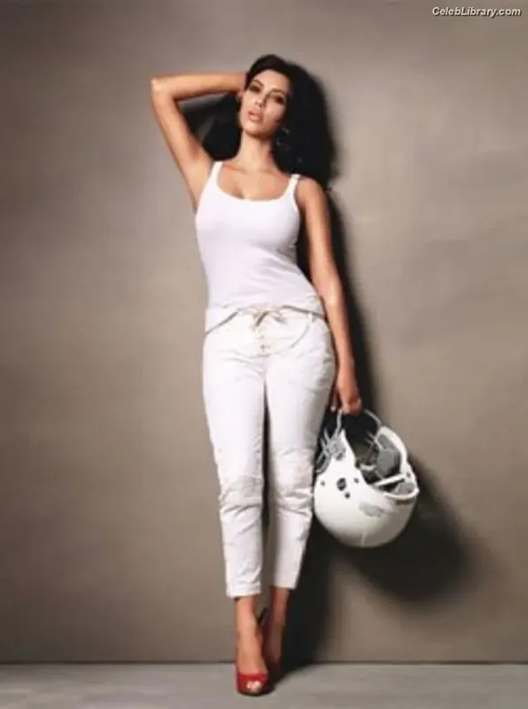 Kim Kardashian photo 8 of 4170
