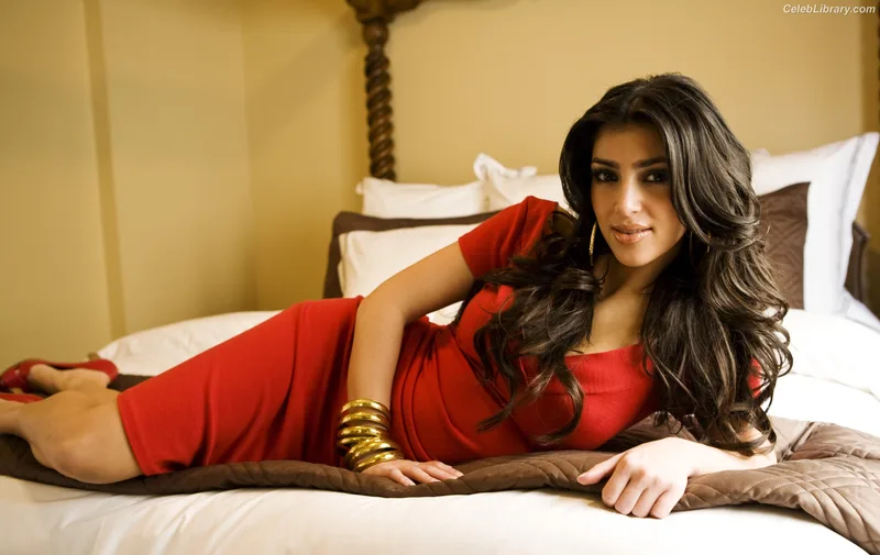 Kim Kardashian photo 20 of 4170