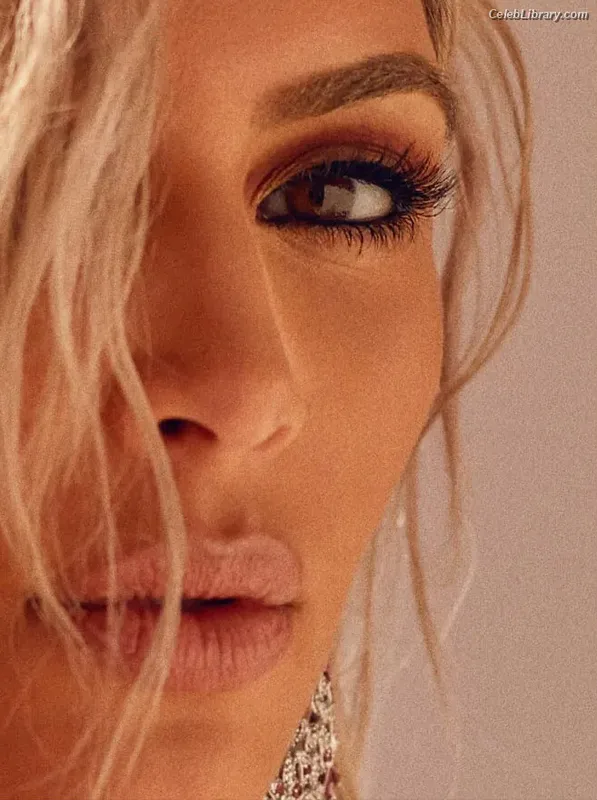 Kim Kardashian photo 7 of 4170